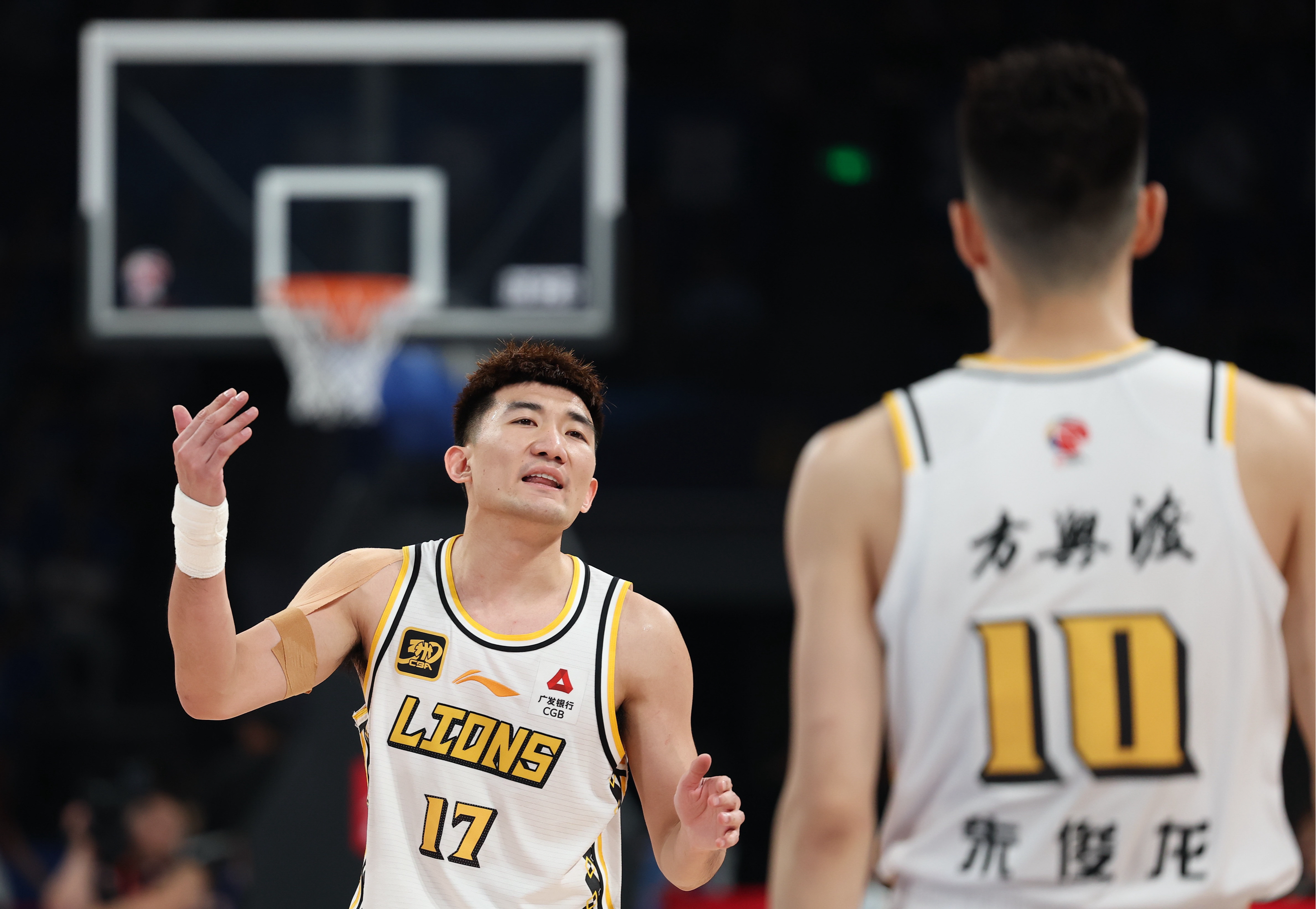 亚博棋牌-关于今晨瓦伦西亚备战CBA常规赛风云突变多伦多猛龙今夜扳平良机，这操作让人直呼：集结日广东宏远备战社区盾的信息